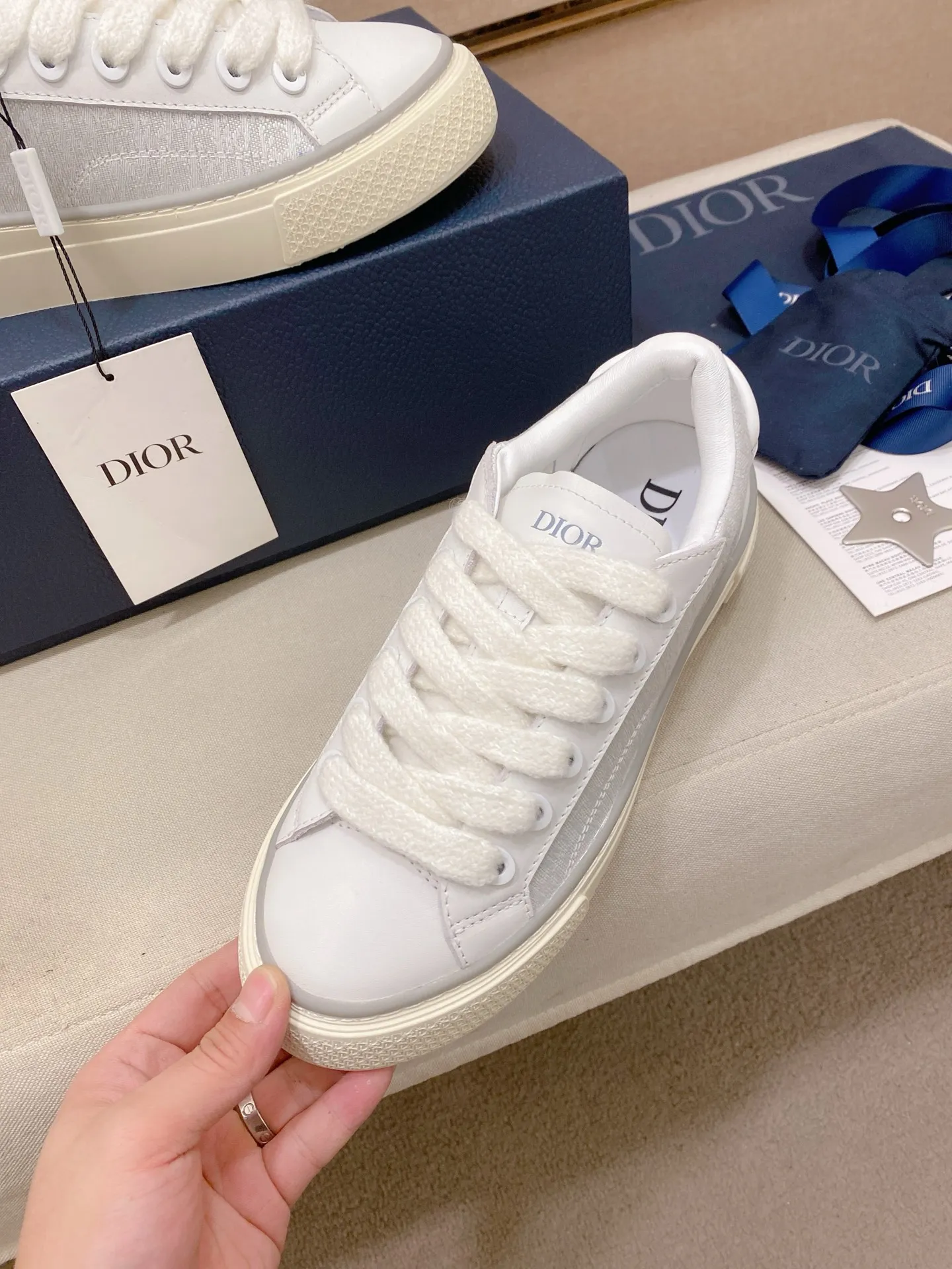 Factory price: 300 Men's shoes 💰[Dior·Dior] Top 🔍Couple style 💏🔍New casual sports style couple shoes, new four-season design, perfect workmanship, lace-up lazy style to create cabinet quality, upper: imported first-layer cowhide, sheepskin lining is soft and comfortable, ultra-light TPU wear-resistant outsole, simple, versatile fashion men's shoes, excellent color code number 35--44